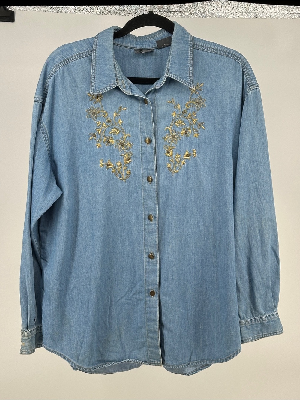 Vintage Women’s Large Light Wash Denim Button-Down Shirt Gold Floral Embroidery
